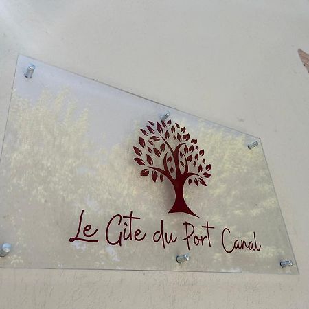 Le Gite Du Port Canal Муасак Экстерьер фото